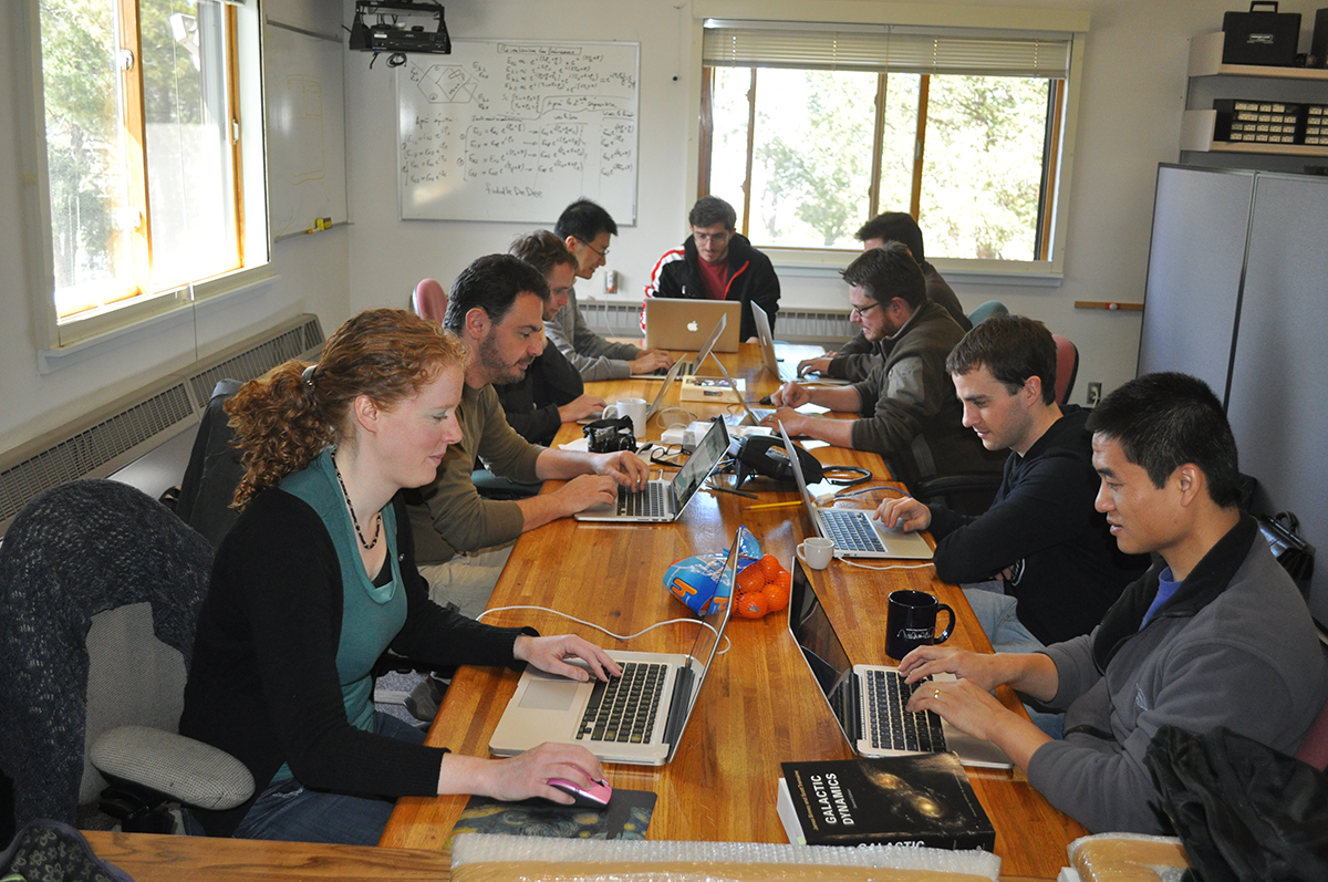 Commissioning the SDSS-IV/MaNGA Data Reduction Pipeline at Apache Point Observatory (March 2014).  Image Credit: David Law.