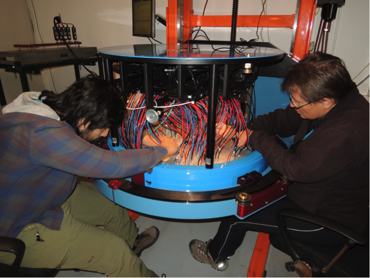  Unlike operations in the North, the observing staff alternate roles between observing and plugging because plates are plugged during the night.  Nicolas Medina (left) and Maren Hempel (right) plug an Apogee-South plate. <em>Photo courtesy of J. Wilson.</em> 