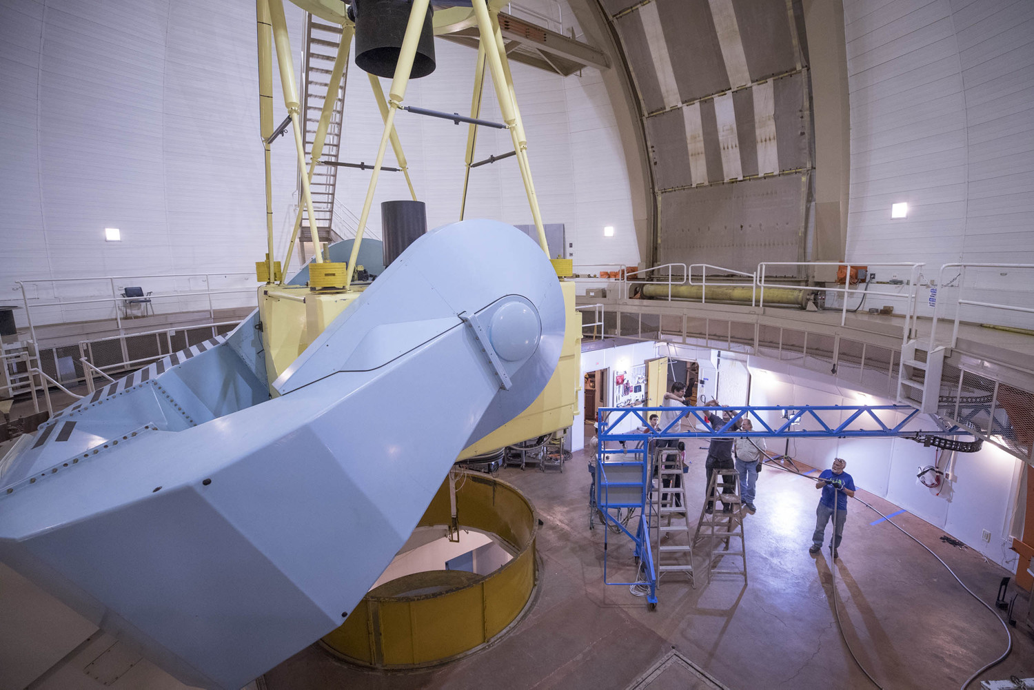  View of the du Pont telescope showing the boom that supports the fibers connecting the spectrograph and the telescope. <em> Photo by Sanjay Suchak. Used with permission from <a href="https://news.virginia.edu/content/charlottesville-chile-powerful-apogee-ready-starring-role?utm_source=DailyReport&utm_medium=email&utm_campaign=news">here</a>.</em>